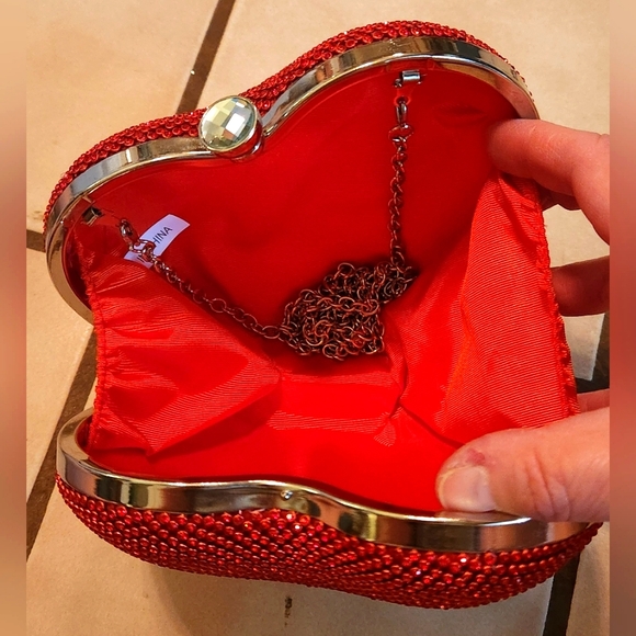 NWOT Red crystal Valentine's encrusted Heart ❤️ shaped clutch - Picture 4 of 8